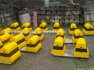 湖南長沙水泥墩護(hù)欄,警示柱, 水馬圍欄,交通隔離墩,交通錐